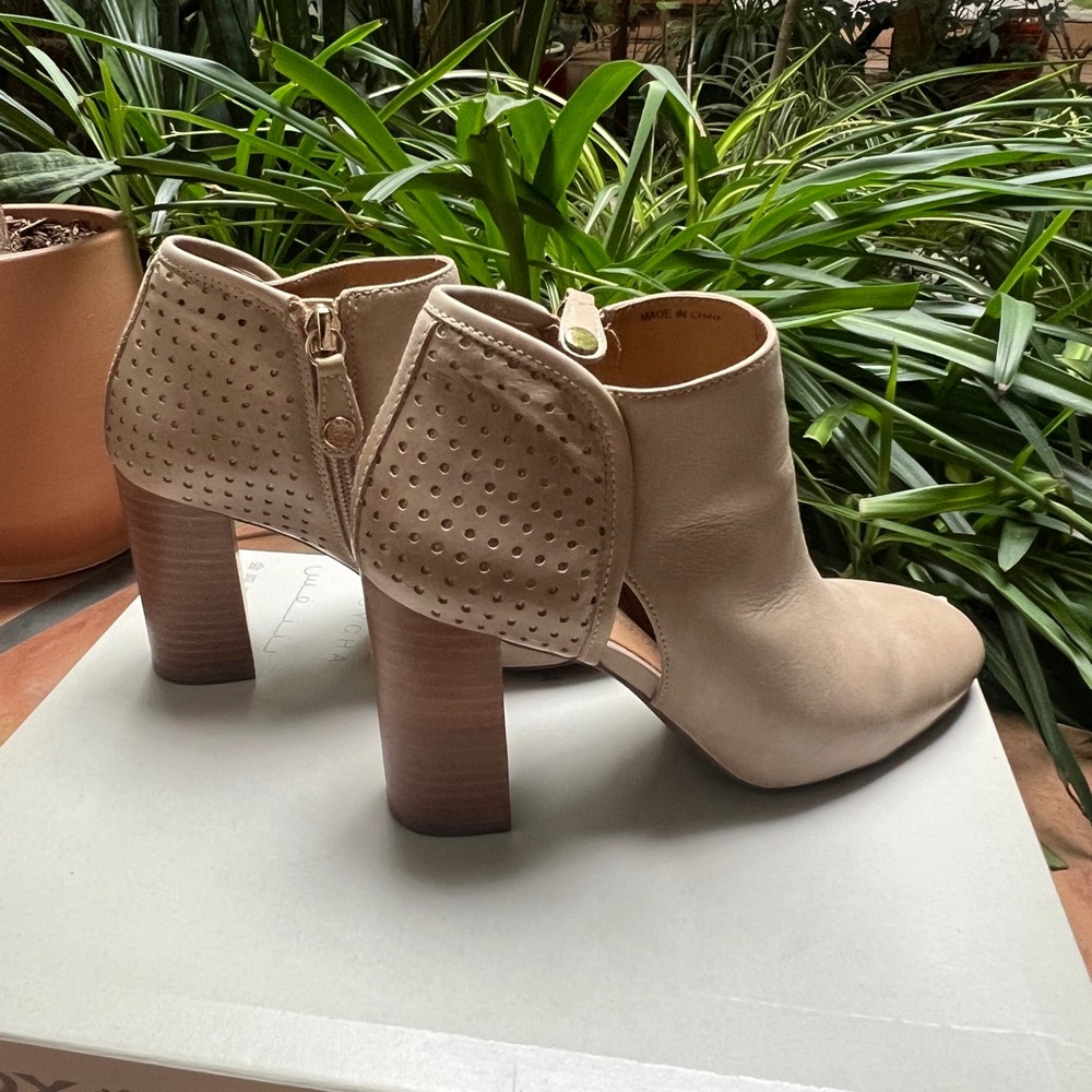 GEOX Elegant Beige Ankle Boots